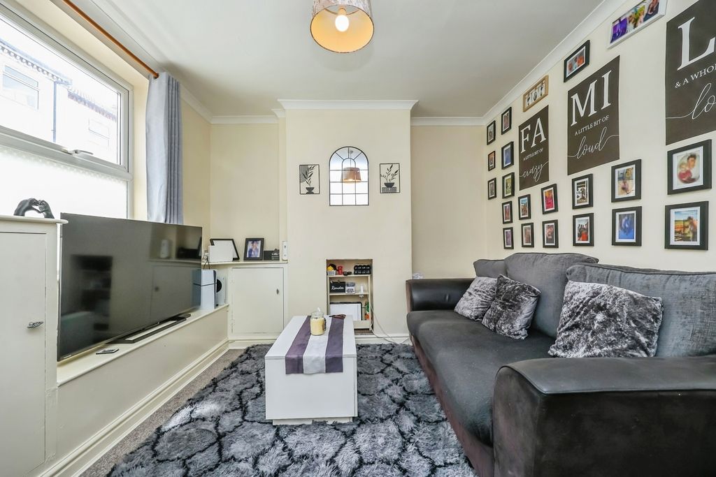 Property photo 2 of 19 Pbox-Img.Jpg