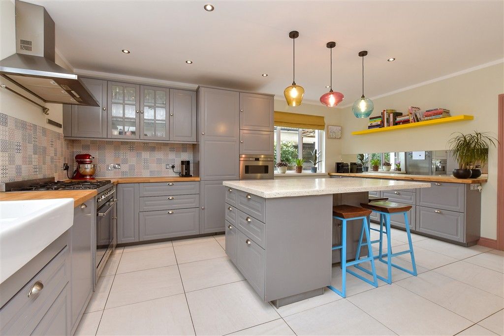 Property photo 2 of 18 Kitchen