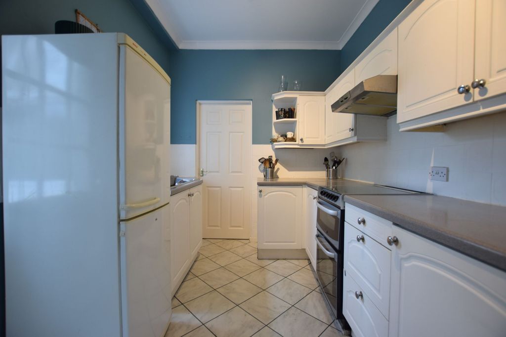 Property photo 3 of 8 Kitchen