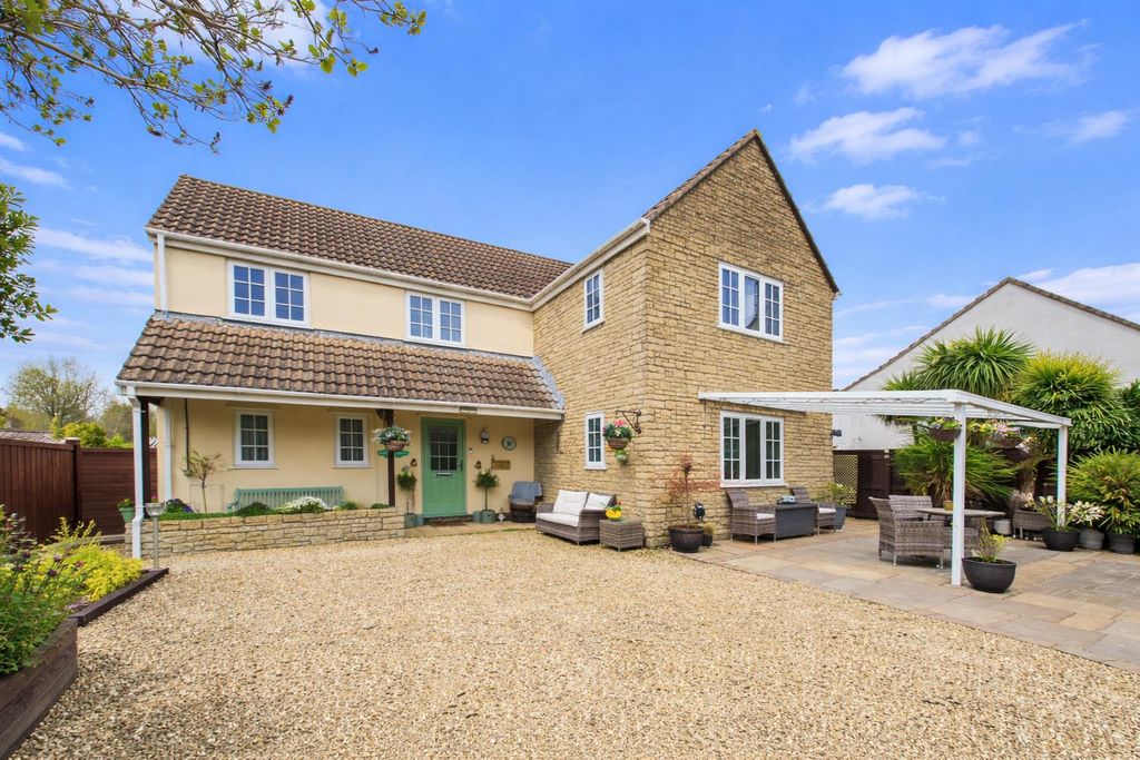 Property photo 1 of 27 Old Gates