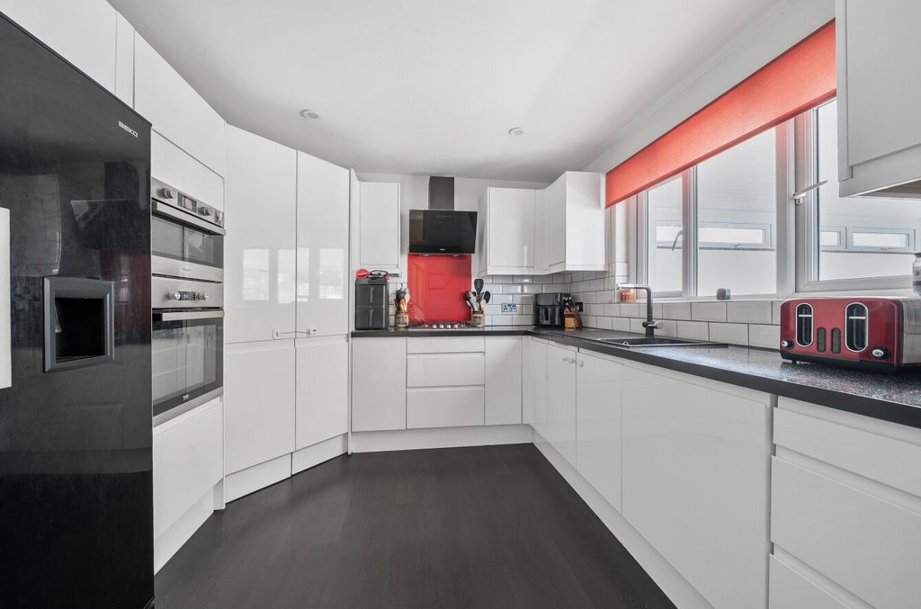Property photo 2 of 10 1454828-4-6A4B8De...
