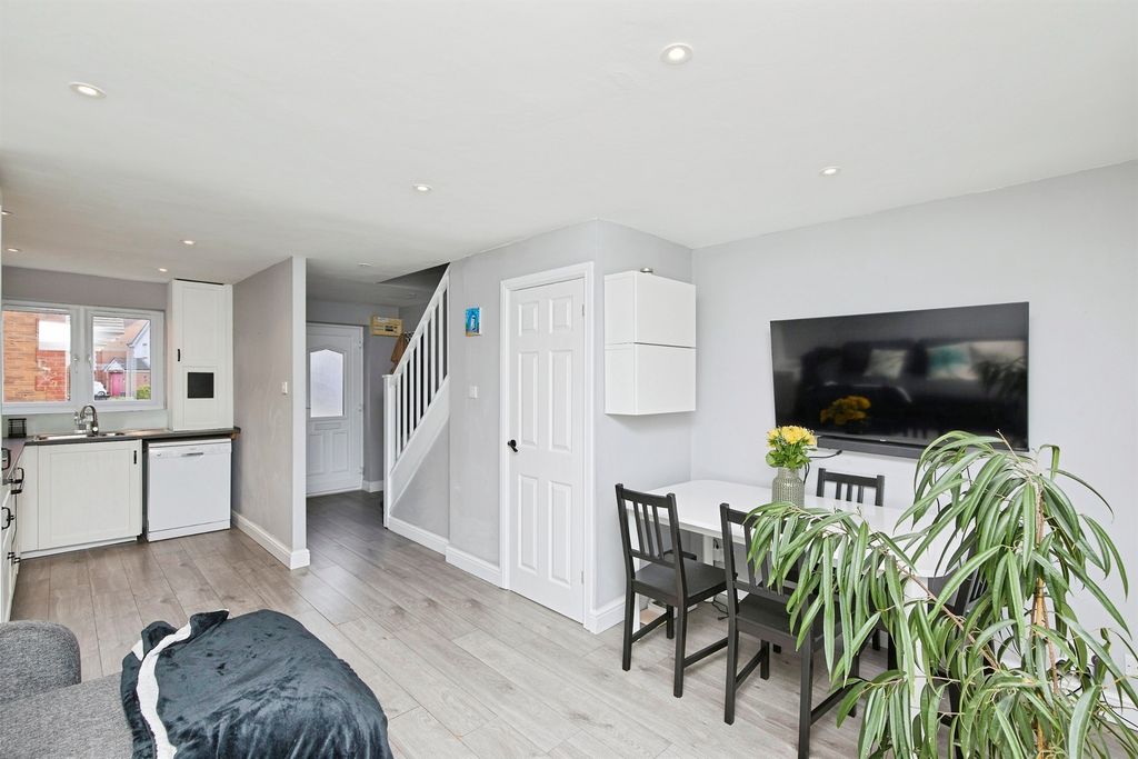 Property photo 2 of 20