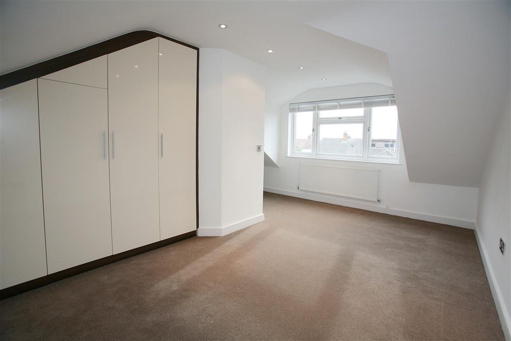 Property photo 3 of 10 Bedroom 1