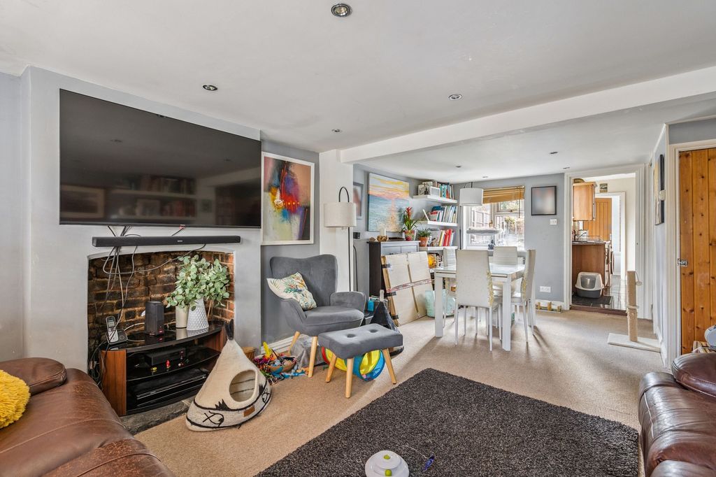 Property photo 2 of 9