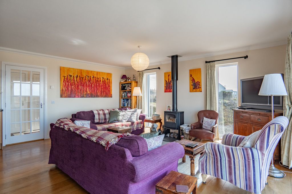 Property photo 3 of 48