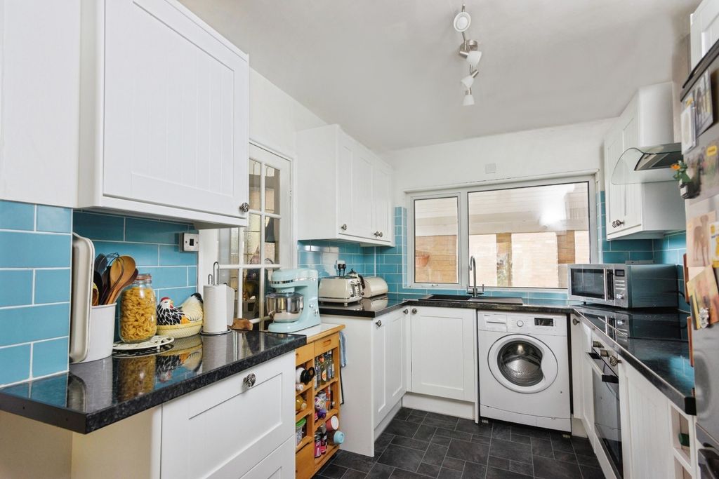 Property photo 3 of 16