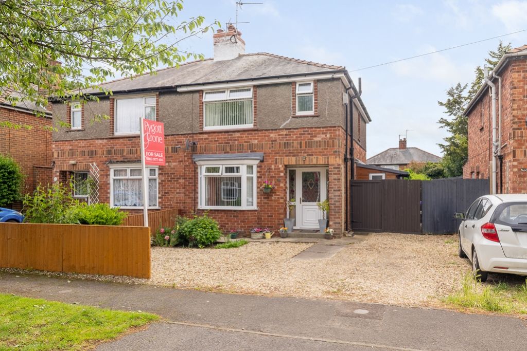 Property photo 1 of 19 40 Rochford Crescent (Boston)-3