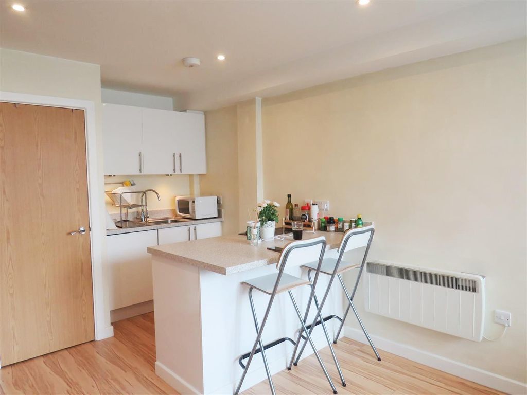 Property photo 2 of 8 Kitchen