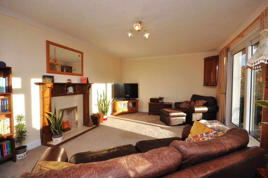 Property photo 2 of 27