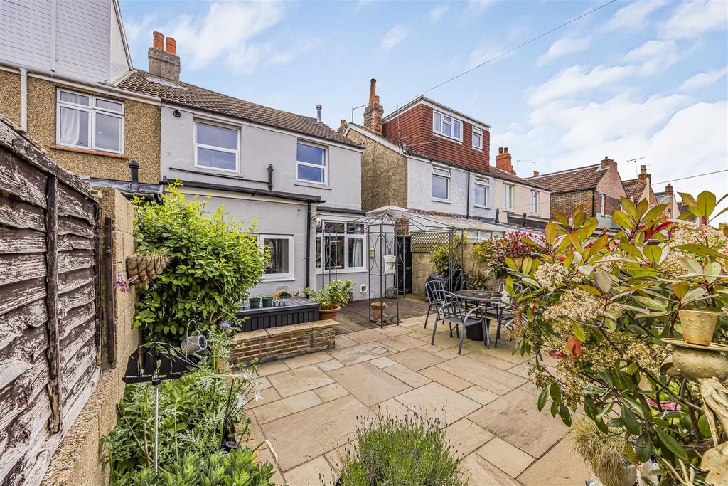 Property photo 2 of 18 83 Chesterfield Road, Baffins-Porticomarketing-Sol