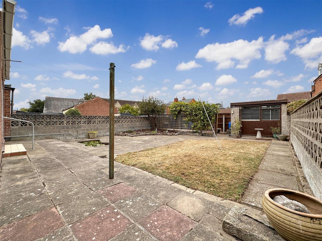 Property photo 3 of 24 Well-Appointed Garden 055