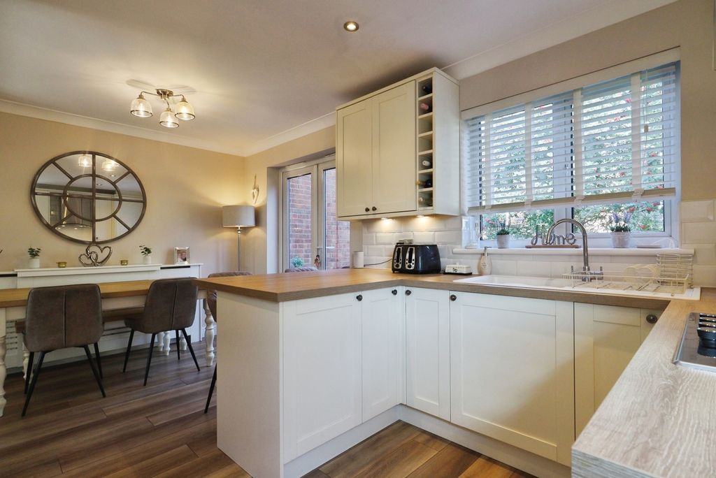 Property photo 2 of 16 Kitchen