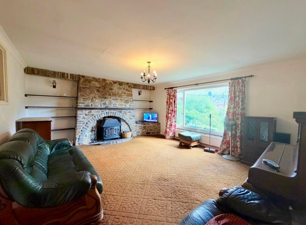 Property photo 3 of 28