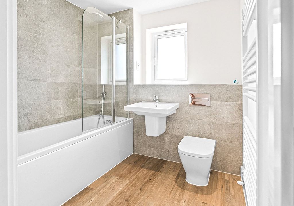 Property photo 3 of 6 Primrose Bathroom