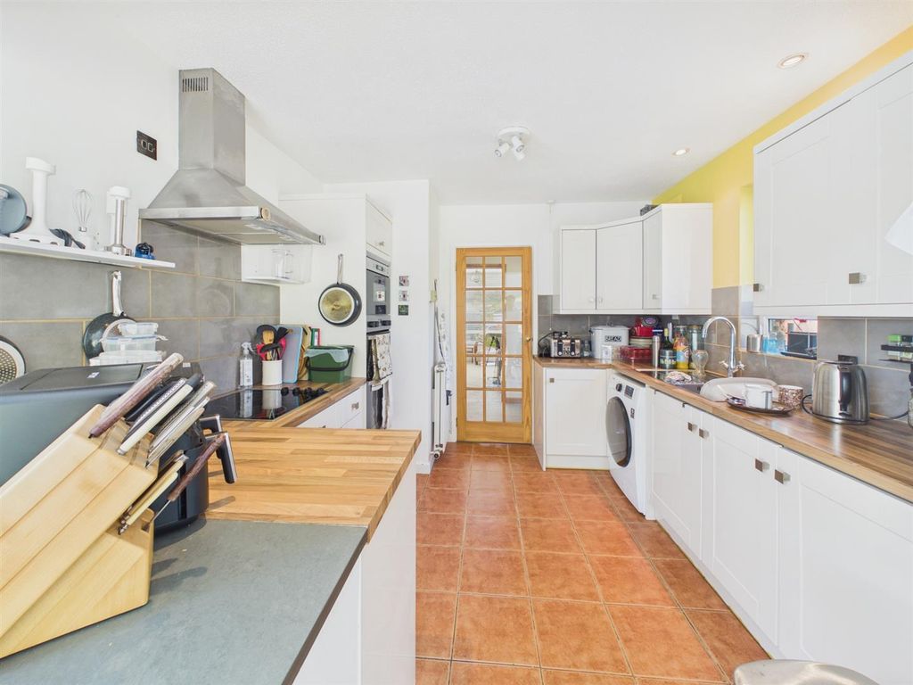 Property photo 3 of 14 Kitchen