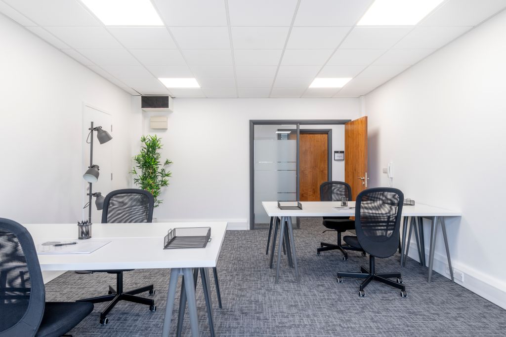 Property photo 2 of 9 Serviced Office