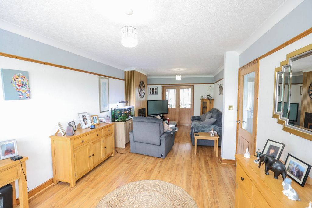 Property photo 3 of 20 Dining Lounge