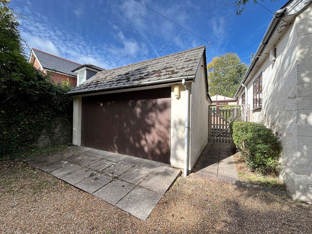 Property photo 2 of 20