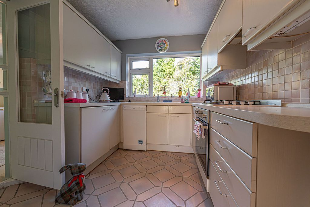 Property photo 2 of 39