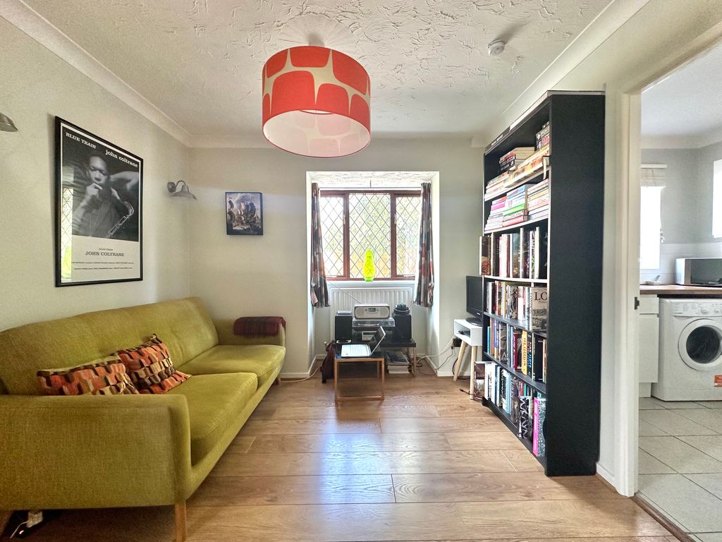 Property photo 3 of 8 Kitchen