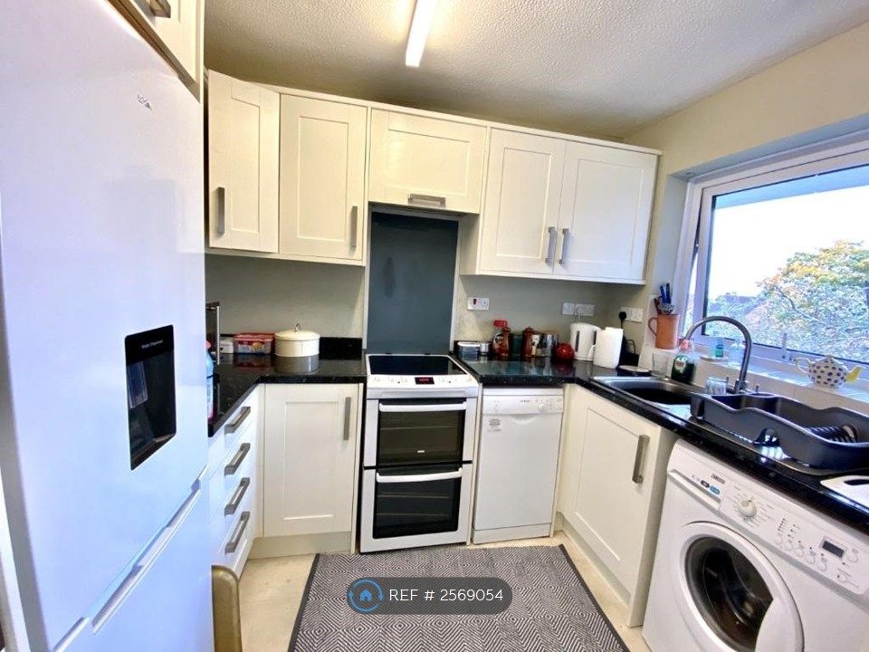 Property photo 3 of 8 Kitchen
