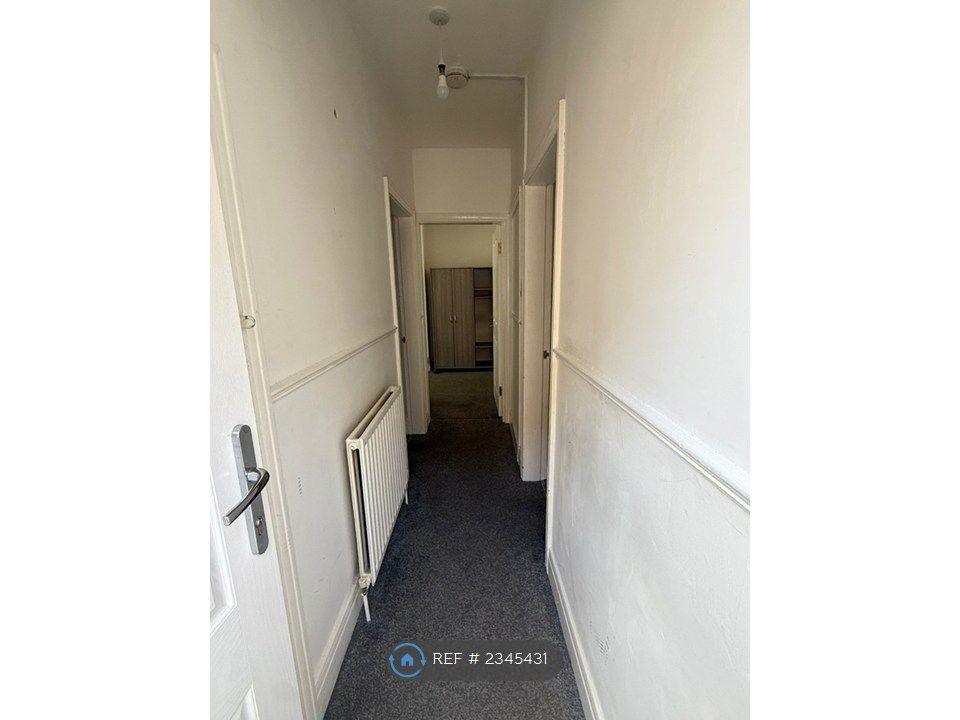 Property photo 3 of 18 Hallway