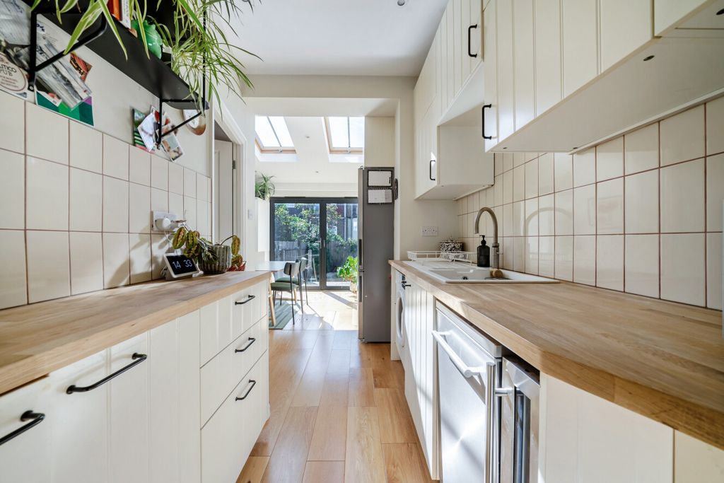 Property photo 3 of 16 1-6Ab2Cf3Ad8725-1...