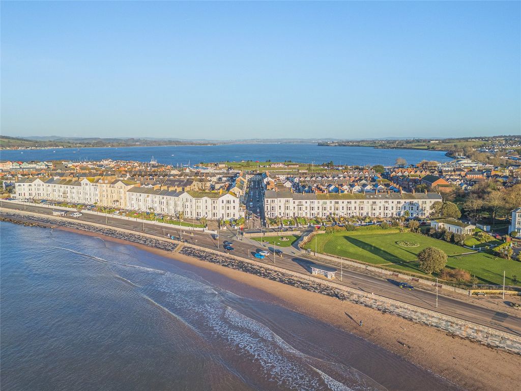 Property photo 3 of 28 Seafront