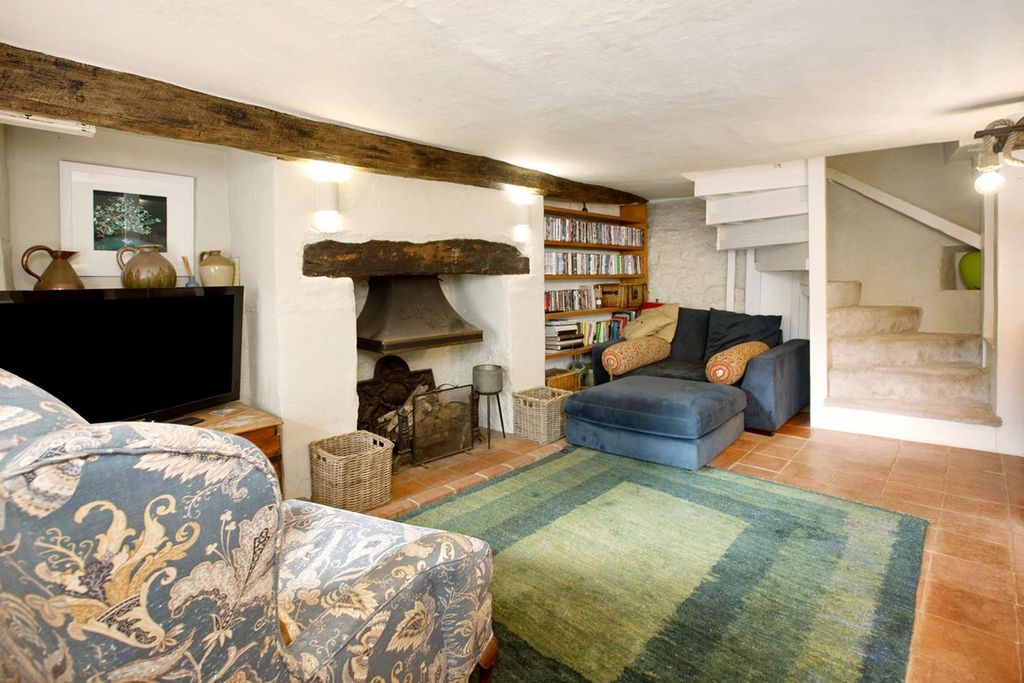 Property photo 2 of 25