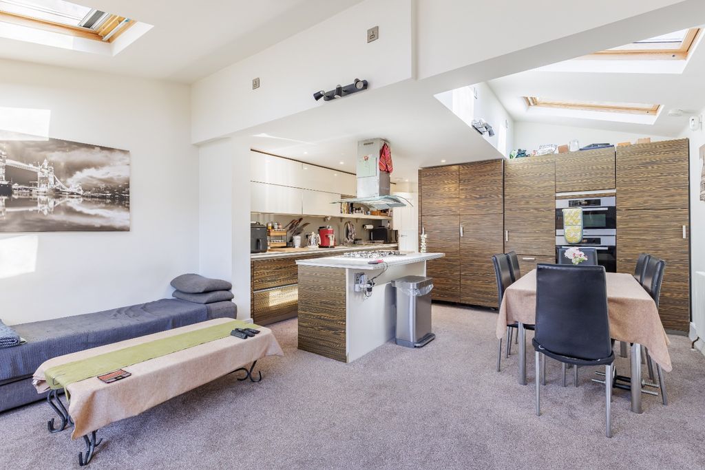 Property photo 3 of 29 4647722