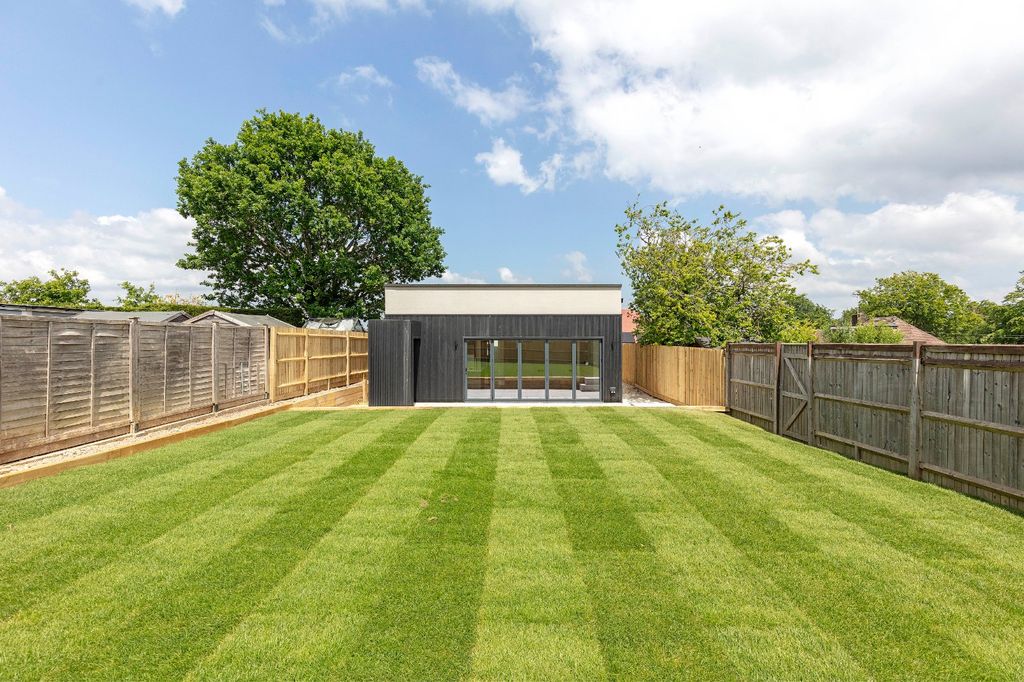Property photo 1 of 21 Picture No. 32