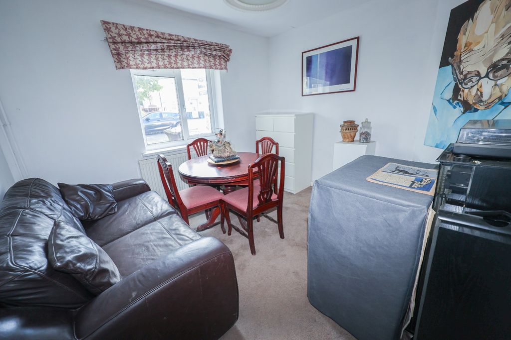 Property photo 3 of 11 4489983