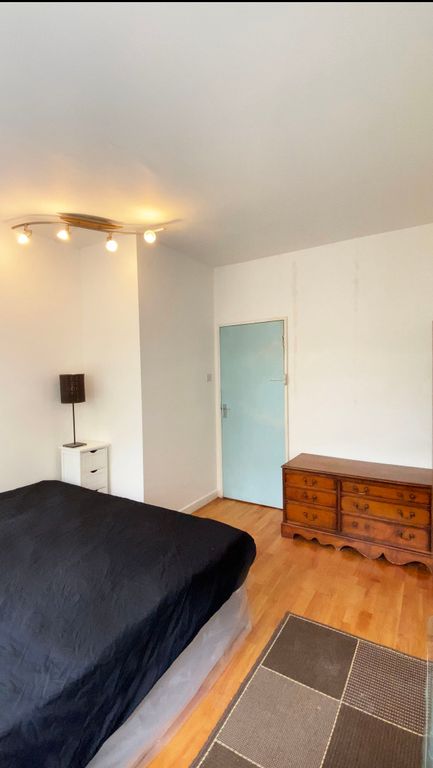 Property photo 3 of 11 Room D