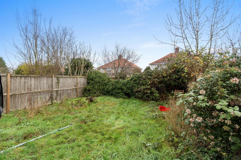 Property photo 3 of 18 24Hilaryave-014.Jpg