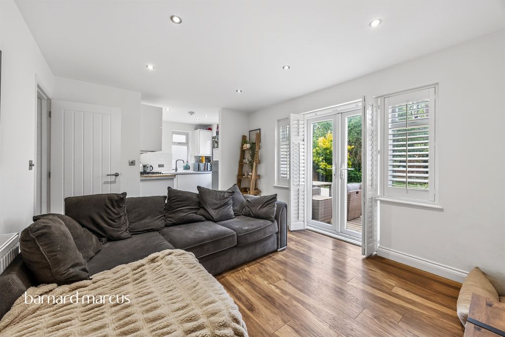 Property photo 2 of 35