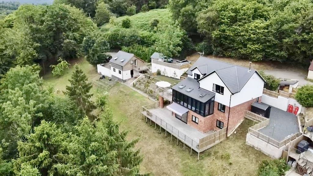 Property photo 2 of 29