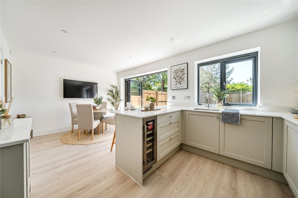 Property photo 3 of 12 Kitchen/Dining