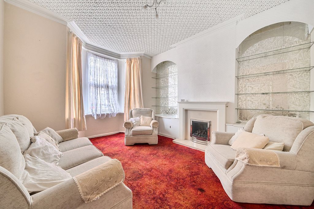 Property photo 2 of 18 Reception