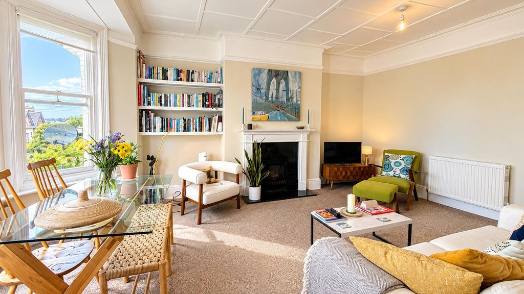 Property photo 2 of 25