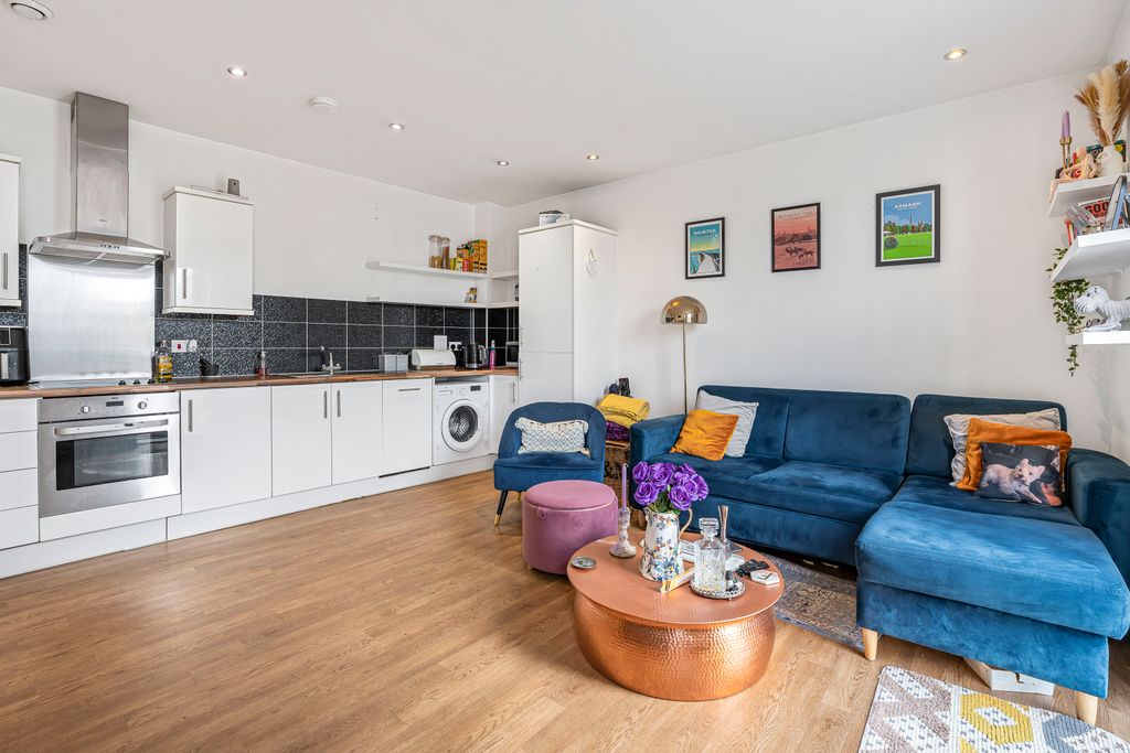 Property photo 3 of 11 Kitchen/Lounge/Diner