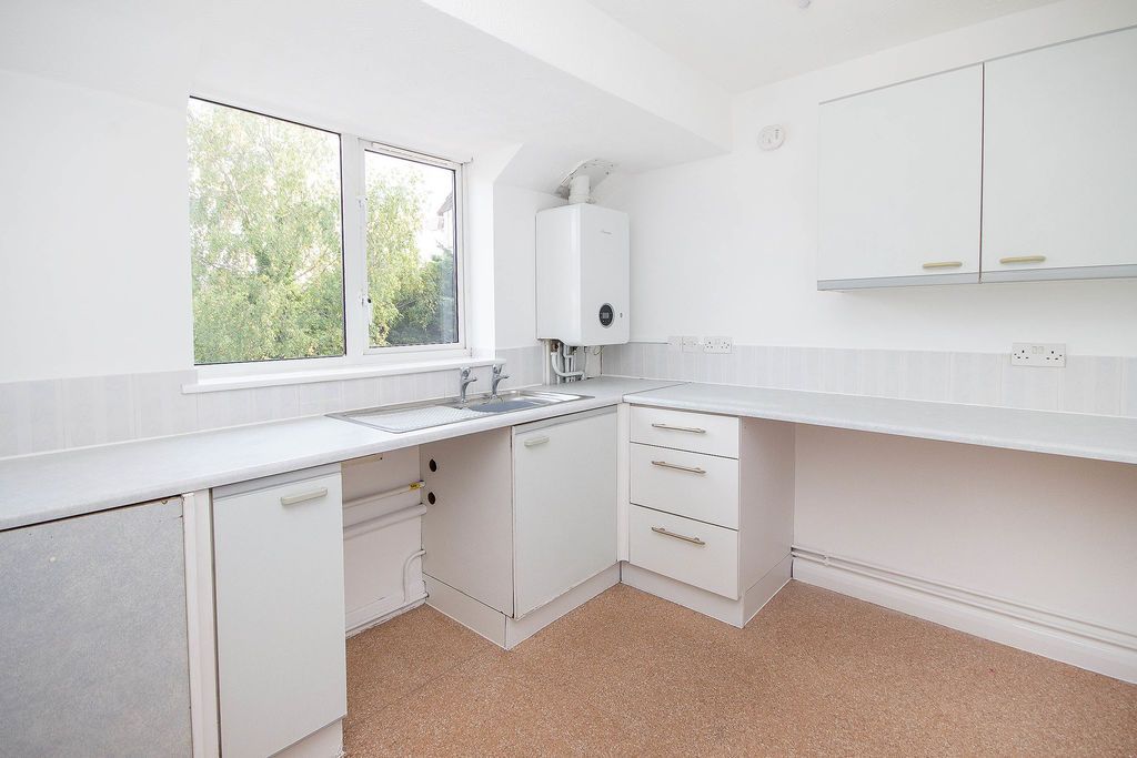 Property photo 3 of 9 Kitchen