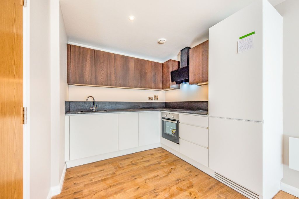 Property photo 2 of 8 2Ab31691-0292-4F50-8