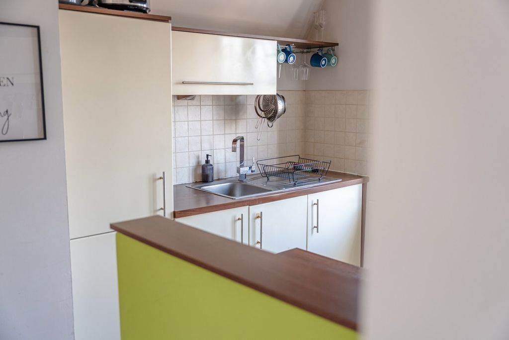 2 bed flat for saleDrummers Keep, Barracks Square, Macclesfield SK11 photo 4
