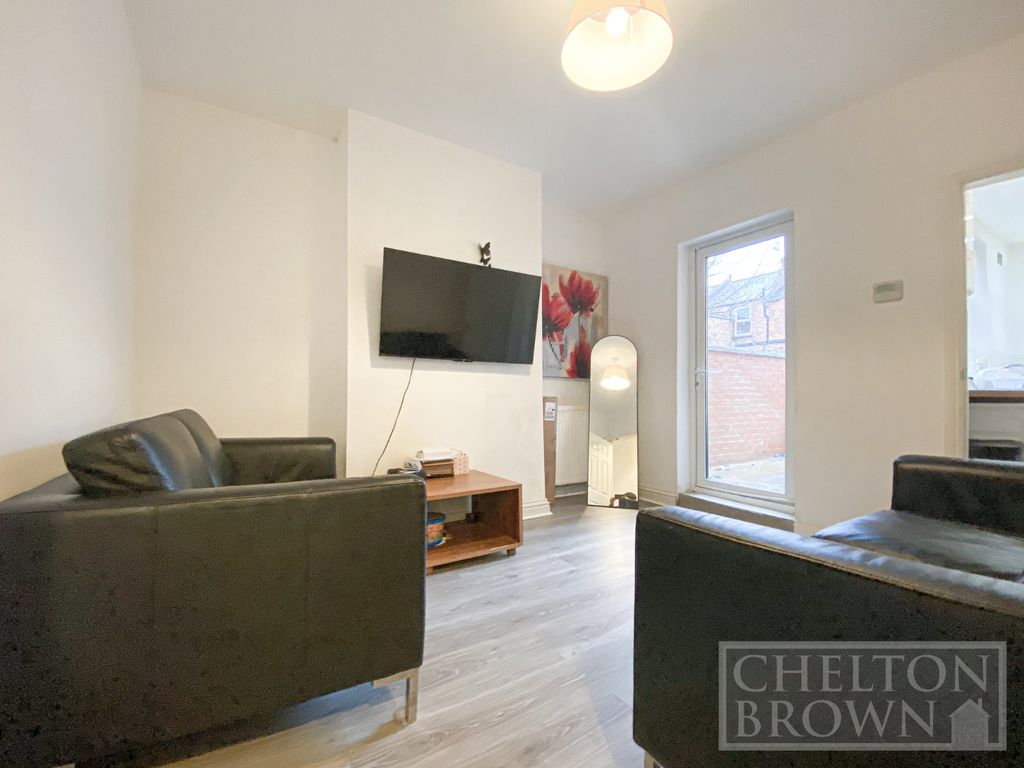 Property photo 3 of 17 Shared Lounge