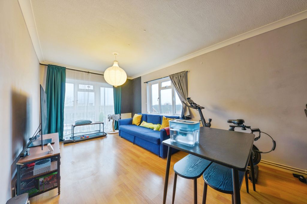 Property photo 3 of 12