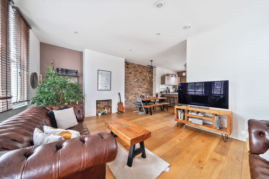 Property photo 1 of 29 1330188-10-68825Bd9F32A1.Jpg