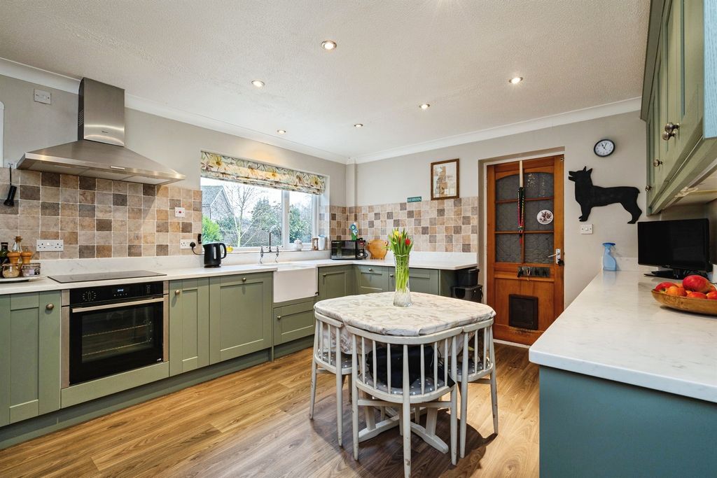 Property photo 3 of 25