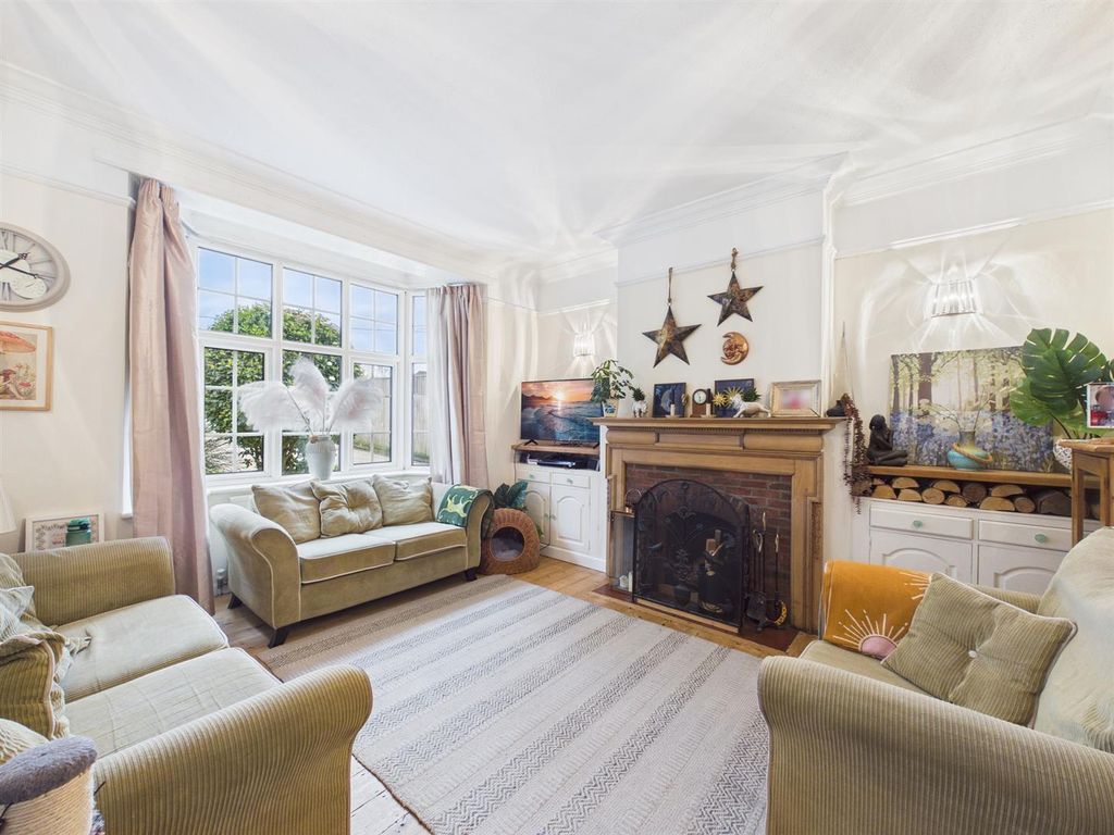 Property photo 2 of 17 Cam02435G0-Pr0205-Still032.Jpg