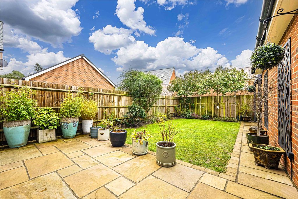 Property photo 2 of 27 Picture No. 54