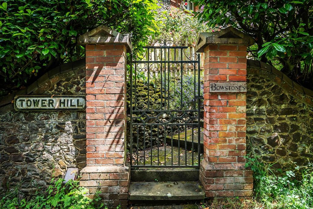 Property photo 3 of 30 Bowstones, Tower Hill.Jpg